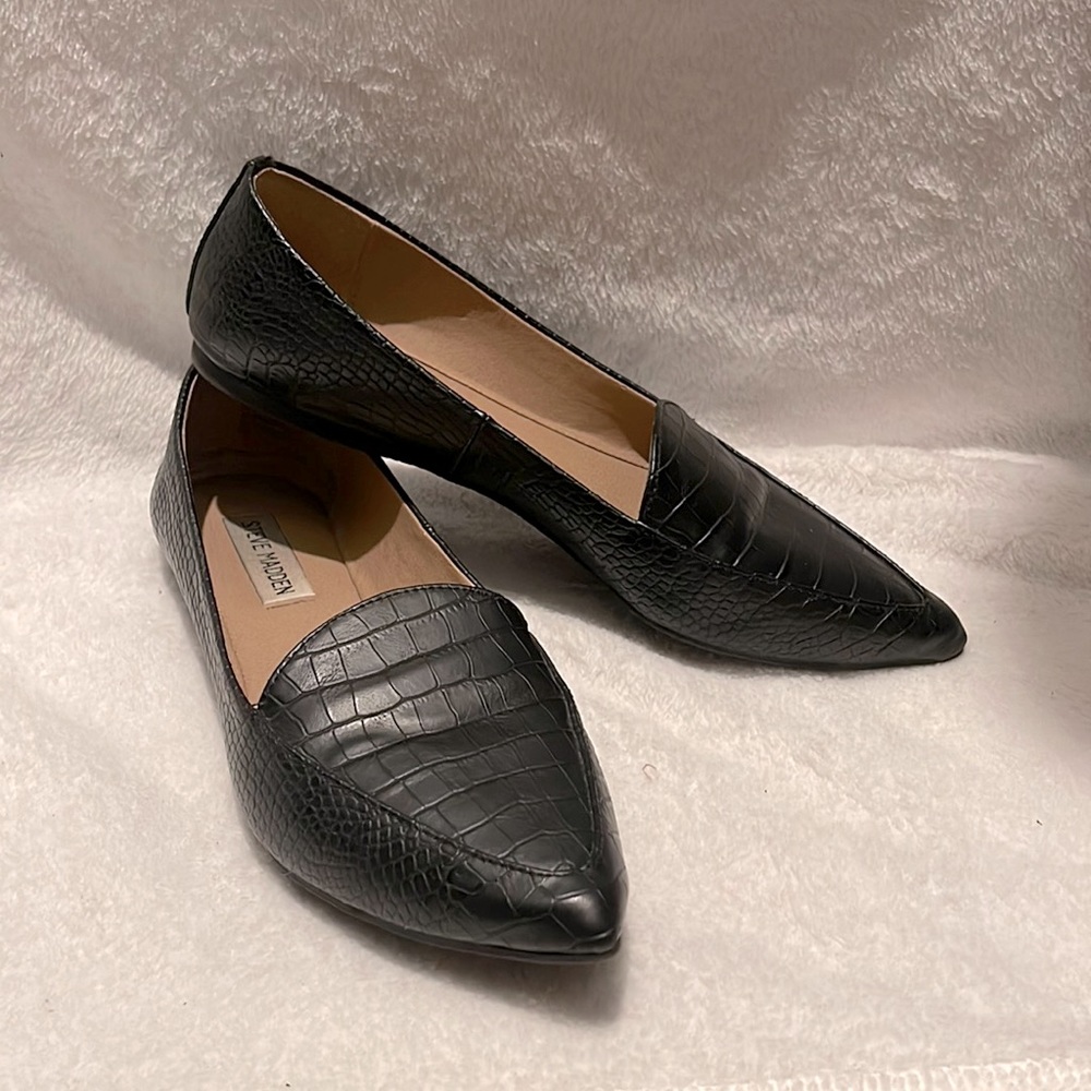 Steve Madden pointy toe black loafers